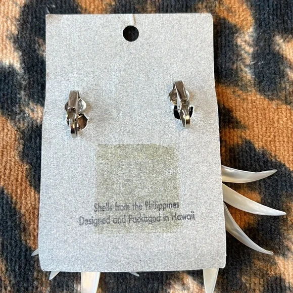 *NWT* Shell Dandle Clip-On Earrings - Picture 4 of 4